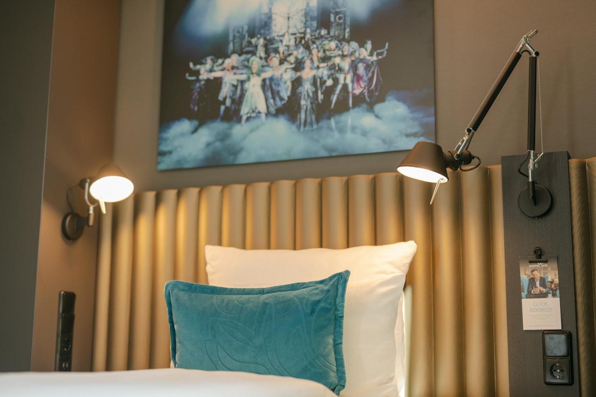 Motel One Berlin-Ku'Damm — Photos 1